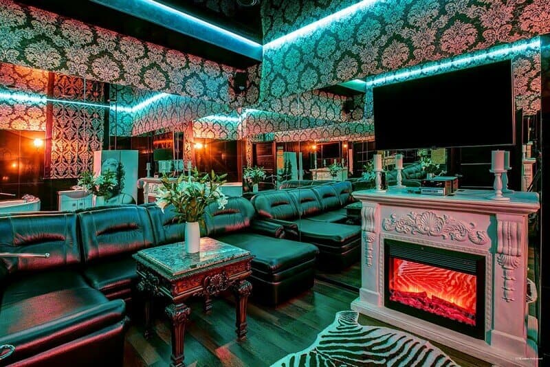 Салон красоты Hollywood