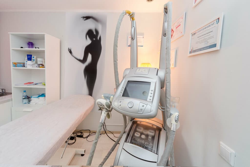 Салон красоты Студия массажа и аппаратной коррекции фигуры