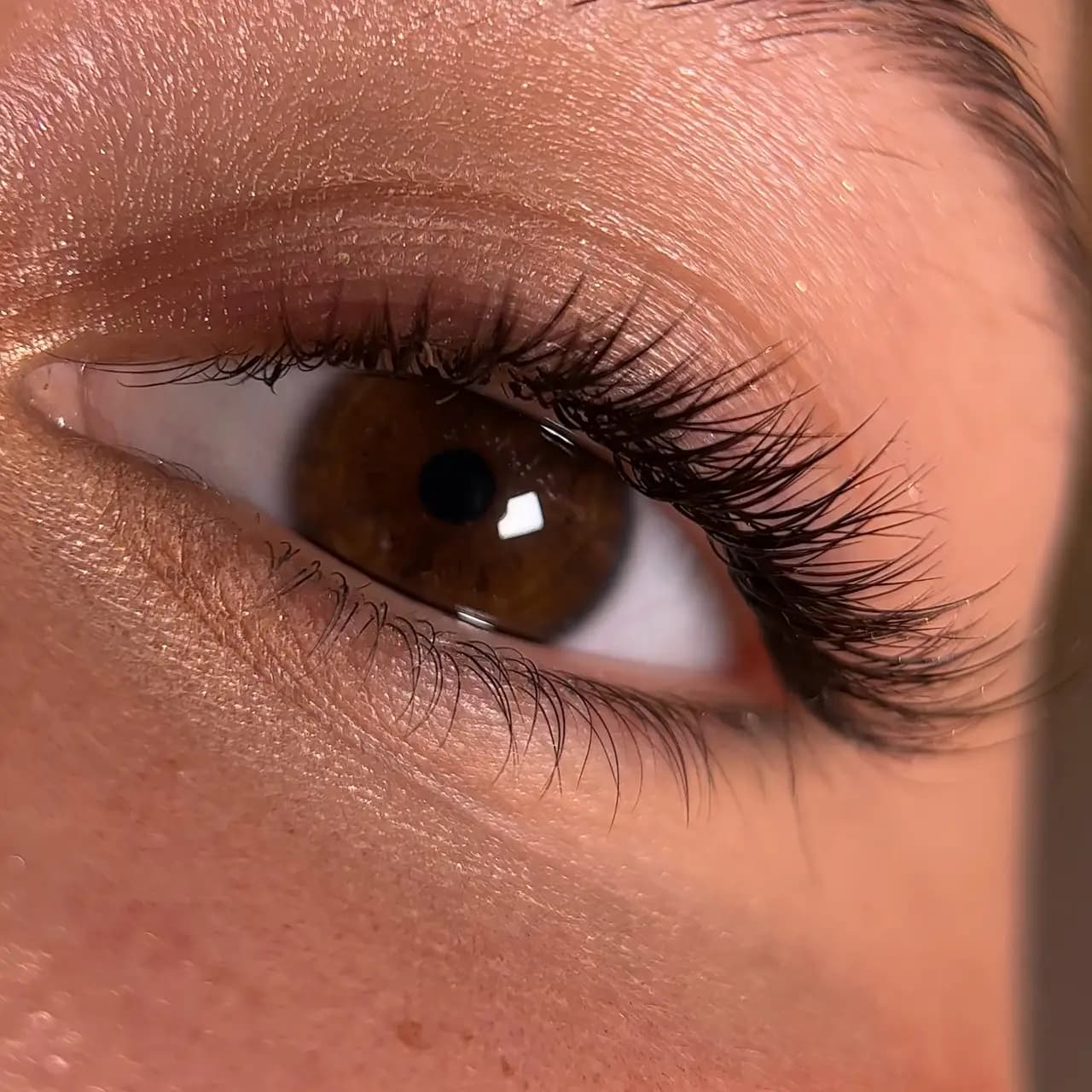 Салон красоты Студия особого взгляда Sonder Look наращивание ресниц